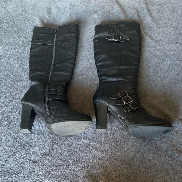 Knee High Zip-Up Fuax Leather Heeled Boot - Picture 3 of 4